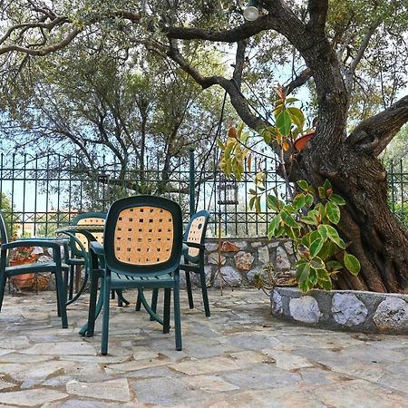 Pavlos' Cottage With Beach View Kórfos Exterior foto