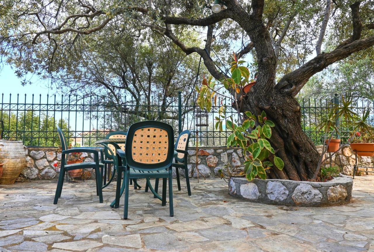 Pavlos' Cottage With Beach View Kórfos Exterior foto